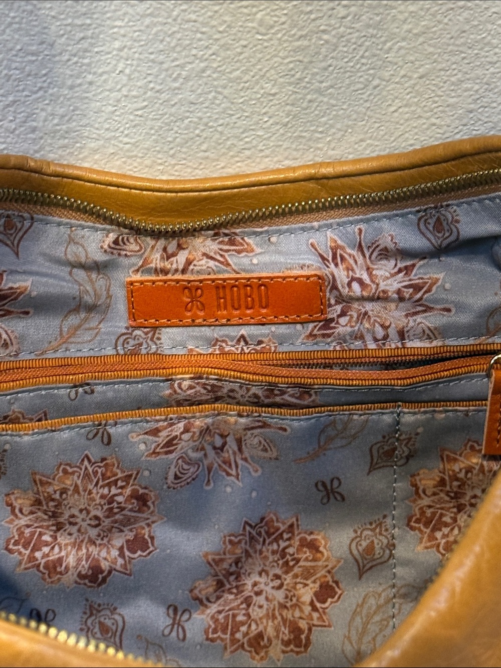 Leather Hobo Convertible CrossbodyBag in Caramel Brown - Picture 4 of 12